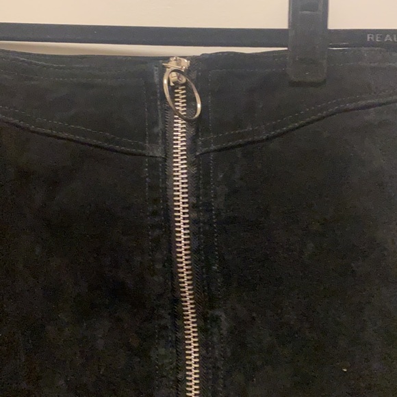 Black suede mini skirt - Picture 2 of 3